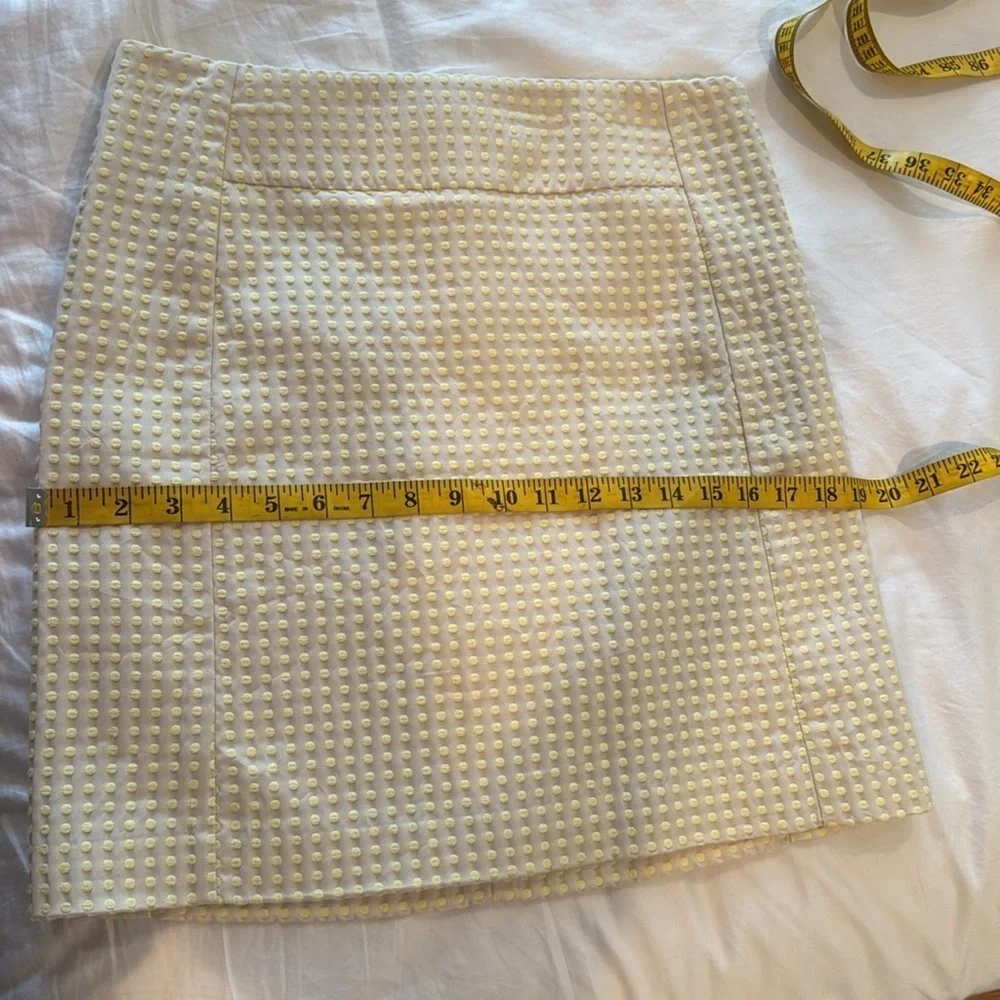 Loft NWOT 🔥sale last chance 🔥cream colored skirt with yellow polkadots